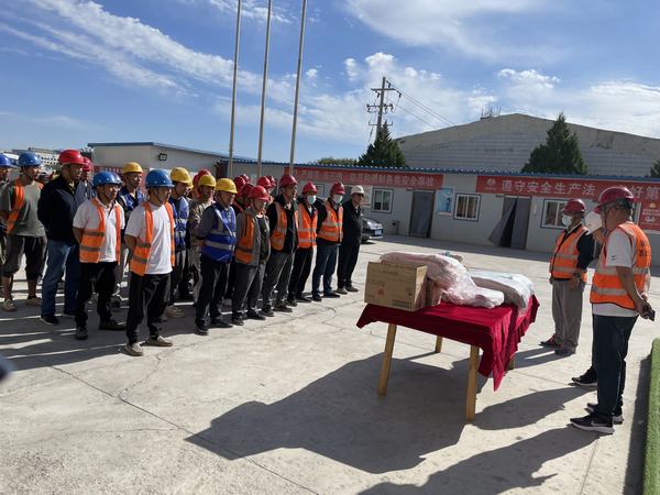 陜煤建設(shè)西北分公司：張掖潤泉瑞苑項(xiàng)目3#、5#、8#住宅樓喜封頂