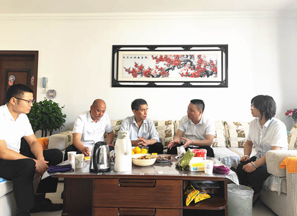 陜煤建設(shè)礦建三公司開展中秋節(jié)前走訪慰問活動