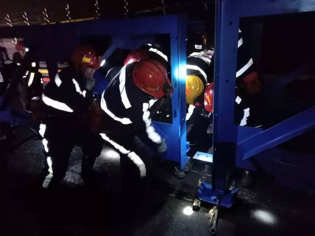 陜煤建設(shè)韓城分公司安裝三項目部提前完成張家峁煤礦2203綜采順槽帶式輸送機安裝工程