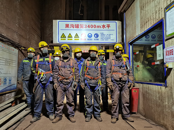 陜煤建設(shè)機電安裝公司完成酒鋼鏡鐵山鋼絲繩及罐籠更換工程