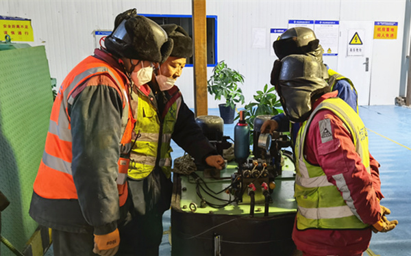 陜煤建設(shè)礦建三公司：緊急搶修！機電“土專家”上線！