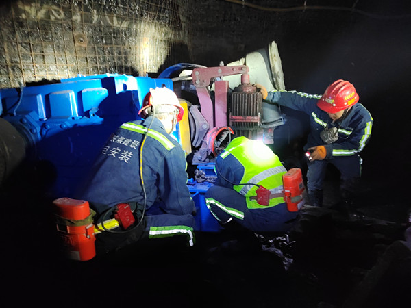 陜煤建設(shè)機電安裝公司完成沙梁礦膠運聯(lián)巷膠帶機安裝并運轉(zhuǎn)