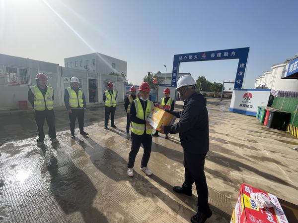 陜煤建設銅煤公司：一線奮斗勇?lián)?節(jié)日慰問送關懷