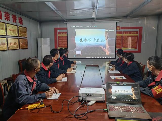 陜煤建設(shè)韓城分公司土建五項目部：黨員進(jìn)工地 安全生產(chǎn)添活力