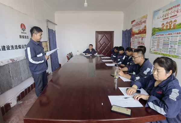 陜煤建設(shè)洗選煤運(yùn)營(yíng)公司第七項(xiàng)目部：拒三違遵章保安全，寄思念家書報(bào)平安