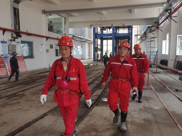 王明智、楊讓順深入陜煤建設(shè)礦建二公司王峰項(xiàng)目部檢查指導(dǎo)工作