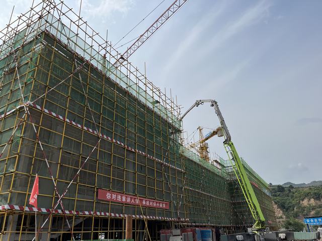 陜煤建設韓城分公司承建的韓城礦業(yè)王峰煤礦聯(lián)合建筑樓主體結構順利封頂