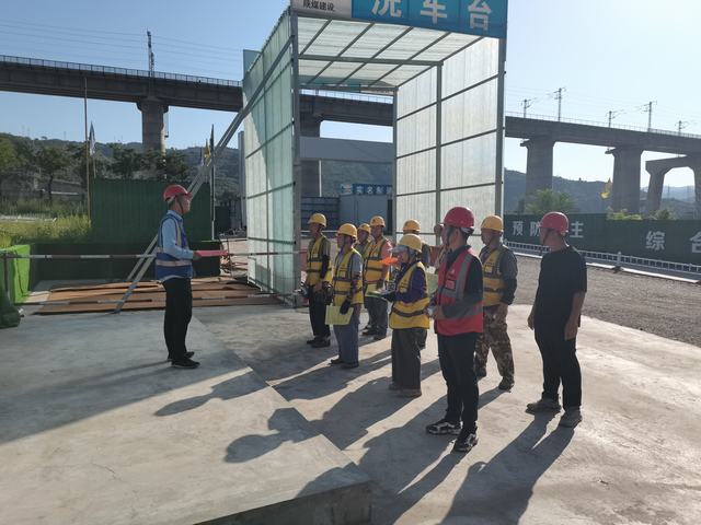 陜煤建設(shè)韓城分公司土建十一項目部： 瞄準(zhǔn)“靶心”齊發(fā)力  牢筑“堤壩”共安全