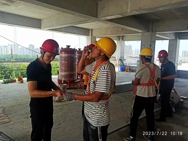 陜煤建設(shè)渭南分公司第一項目部：你戰(zhàn)高溫，我送清涼，這個夏天不服“暑”！