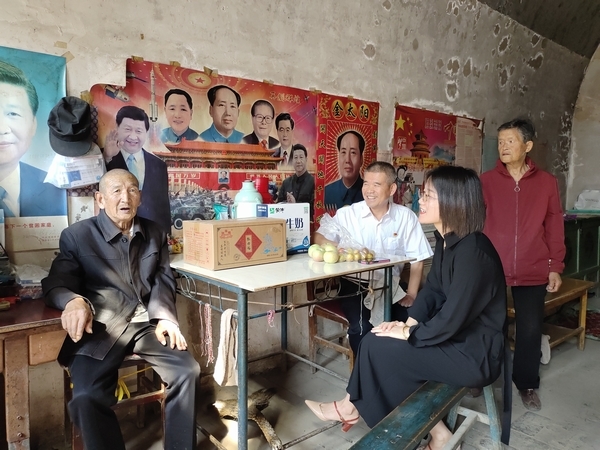 陜煤建設(shè)澄合分公司：初秋送溫暖 愛心慰孤老