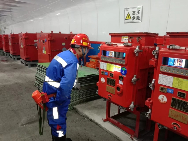 陜煤建設(shè)機(jī)電安裝公司：國(guó)慶我在崗 項(xiàng)目生產(chǎn)“不打烊”！