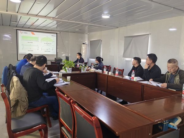 陜煤建設(shè)天工公司新疆第一項(xiàng)目部?jī)?chǔ)煤棚鋼結(jié)構(gòu)網(wǎng)架超危大工程一次性通過(guò)專(zhuān)家論證