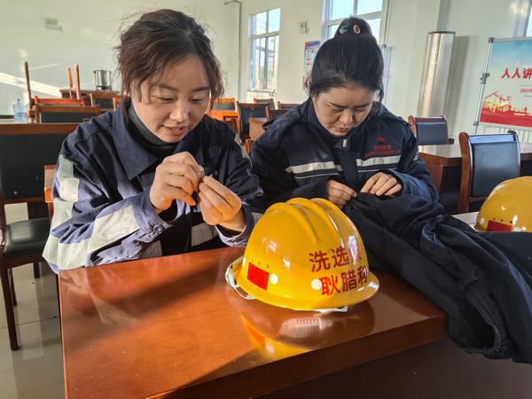 陜煤建設洗選煤運營公司神渭蒲城運營項目部：縫補暖人心 “針”情囑安全