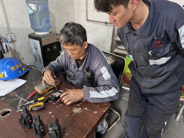 陜煤建設(shè)洗選煤運(yùn)營(yíng)公司紅柳林洗煤廠項(xiàng)目部：提高聯(lián)絡(luò)效率 讓“對(duì)講機(jī)”連好安全