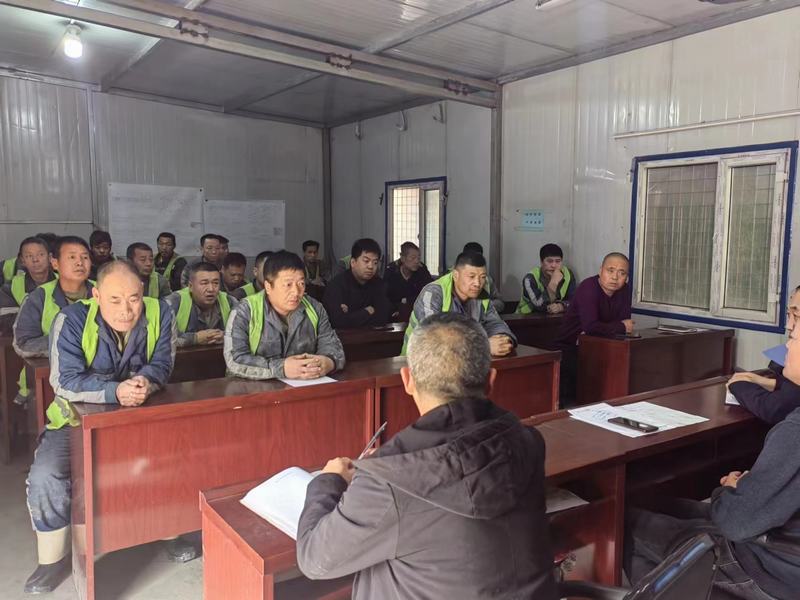 陜煤建設(shè)煤礦運(yùn)營服務(wù)分公司：開展學(xué)習(xí)新《煤礦安全生產(chǎn)條例》筑牢安全基石