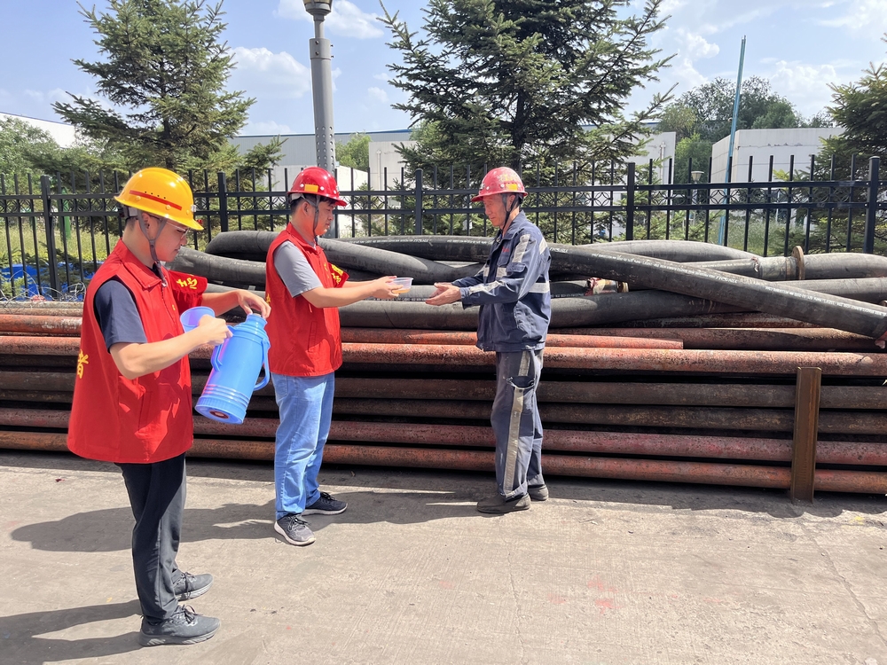 陜煤建設(shè)澄合分公司各單位多措并舉應(yīng)對(duì)高溫“烤”驗(yàn)