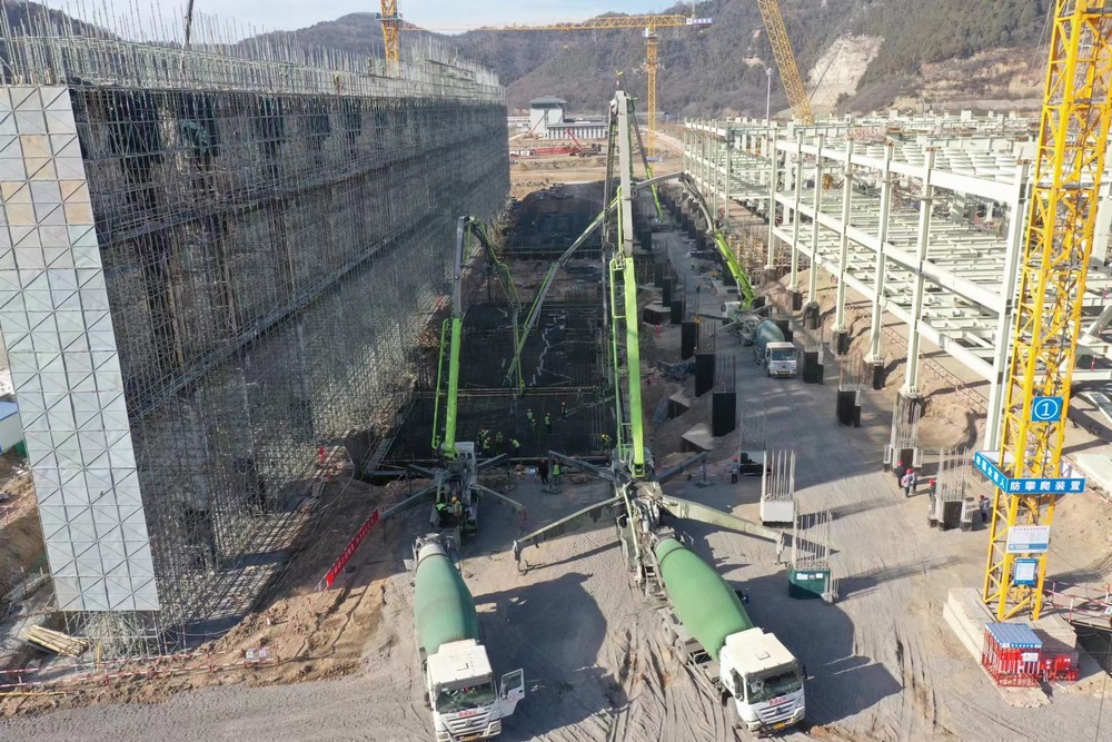 陜煤建設(shè)黃陵電廠項目部：三臺汽車泵，25小時，2830立方米混凝土順利完成澆筑