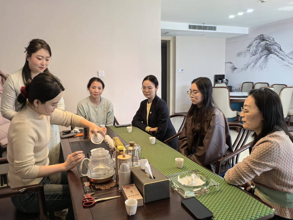 陜煤建設(shè)綠宇公司：以茶之名 開啟職場玫瑰的馥郁時(shí)光