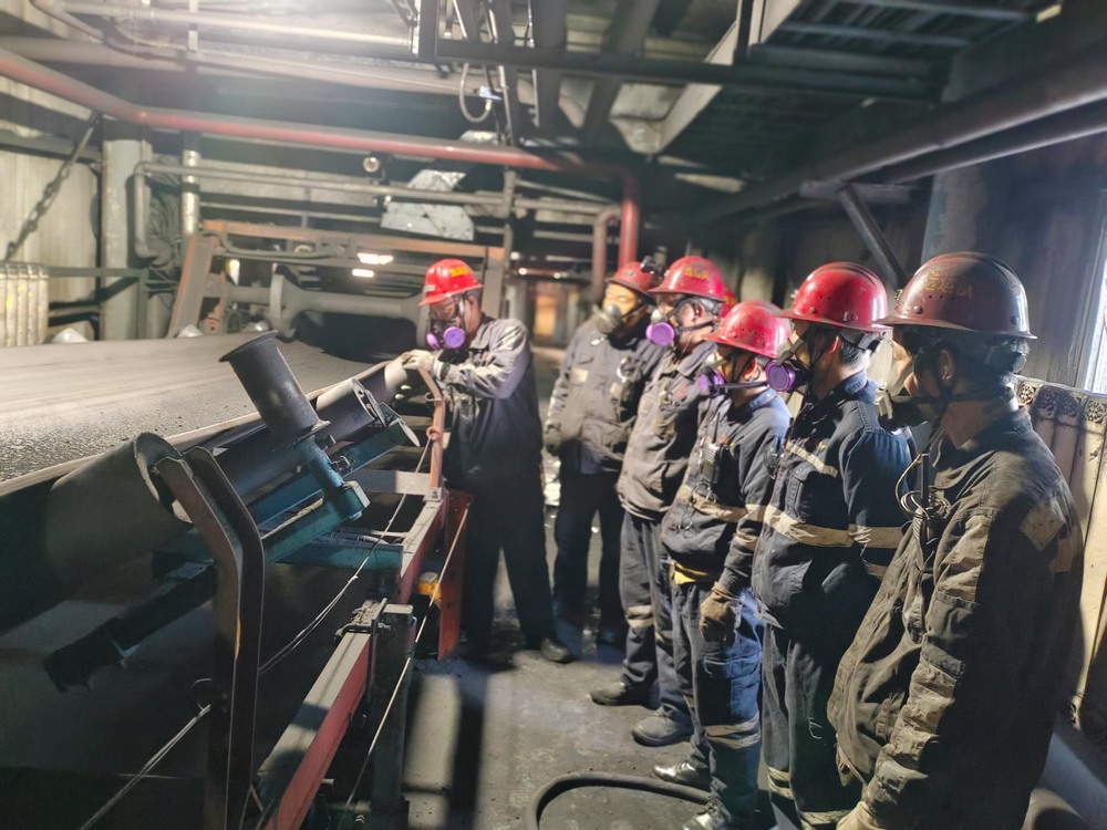 陜煤建設(shè)洗選煤運(yùn)營(yíng)公司澄合山陽(yáng)運(yùn)營(yíng)項(xiàng)目部：擰緊班組“安全閥”，奏響生產(chǎn)“交響曲”