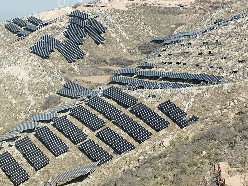 陜煤建設(shè)韓城分公司安裝四項(xiàng)目部：陜煤電力夏縣100MW光伏發(fā)電項(xiàng)目全力沖刺430首并目標(biāo)