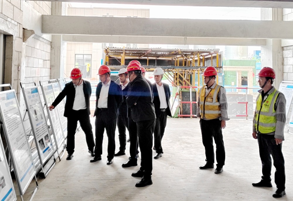 陜煤集團基本建設(shè)部高級主任師楊景輝一行深入陜煤建設(shè)銅煤公司承建的檸條塔新建3#、4#員工公寓樓項目檢查指導(dǎo)工作