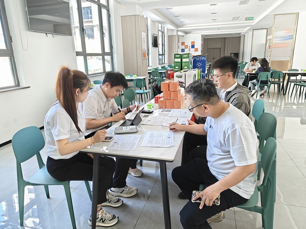 陜煤建設(shè)天工公司： 刷臉就餐，智慧食堂讓“靠臉吃飯”成為新時尚