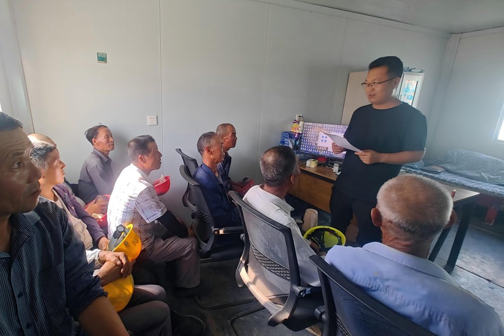 “薪”事落地！陜煤建設(shè)路橋分公司專項(xiàng)監(jiān)督讓農(nóng)民工子女安心上學(xué)